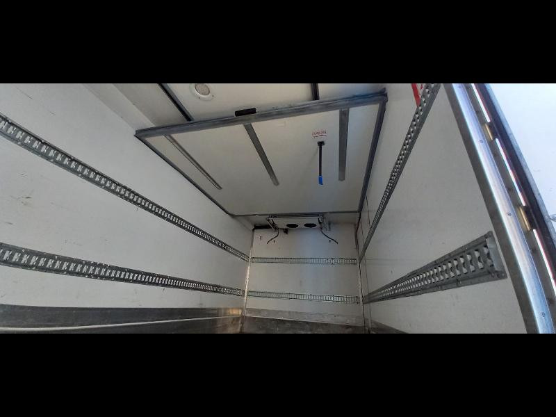 RENAULT TRUCKS MIDLUM